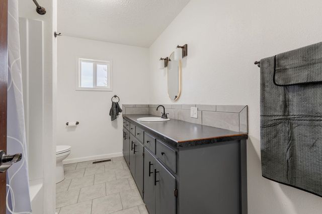 7824 W Dahl Rd, Deer Park, WA 99006