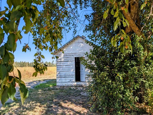 7824 W Dahl Rd, Deer Park, WA 99006