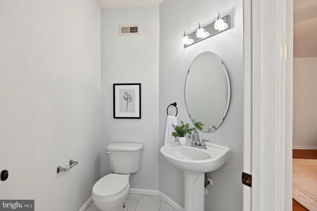 1455 FAWN HOLLOW LN, Woodbridge, VA 22191