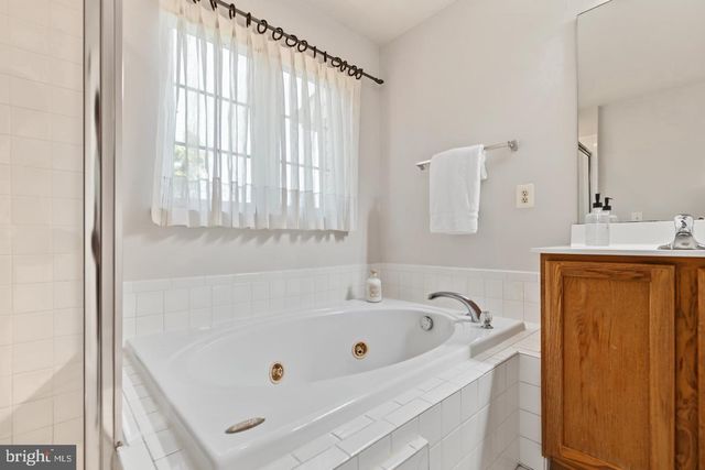 1455 FAWN HOLLOW LN, Woodbridge, VA 22191
