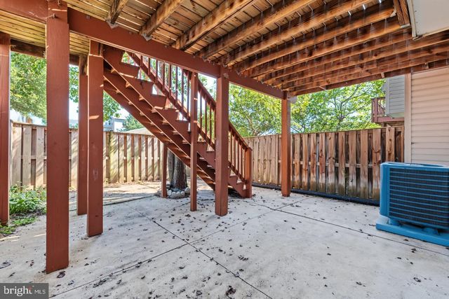 1455 FAWN HOLLOW LN, Woodbridge, VA 22191