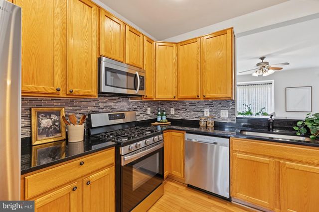 1455 FAWN HOLLOW LN, Woodbridge, VA 22191