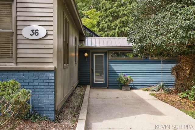 36 Union Street, Douglas, MI 49406