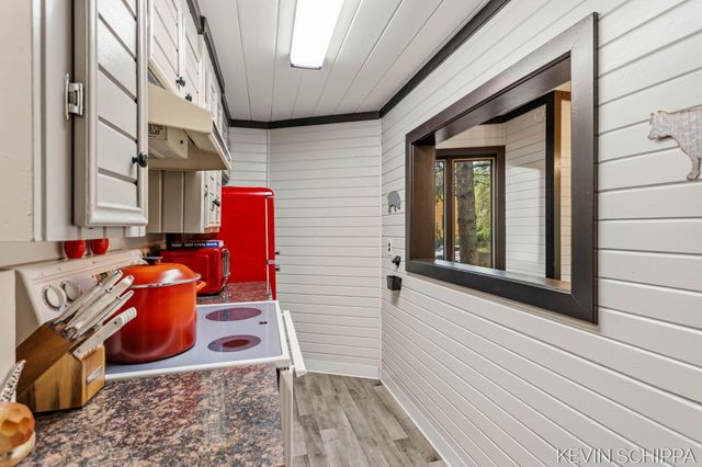 36 Union Street, Douglas, MI 49406