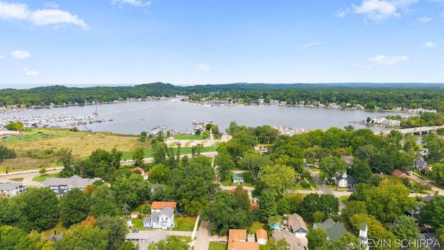 36 Union Street, Douglas, MI 49406