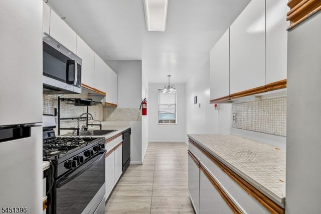 19 Lyons Ave 204, Newark City, NJ 07112