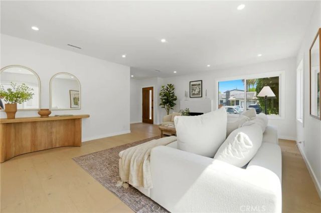 2563 S Bentley, Los Angeles, CA 90064