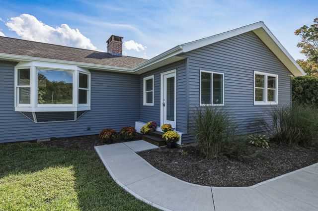27 Huntington Rd, Hadley, MA 01035