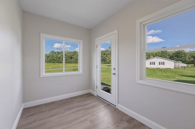 27 Huntington Rd, Hadley, MA 01035
