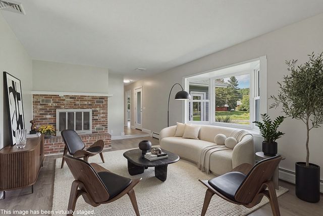 27 Huntington Rd, Hadley, MA 01035