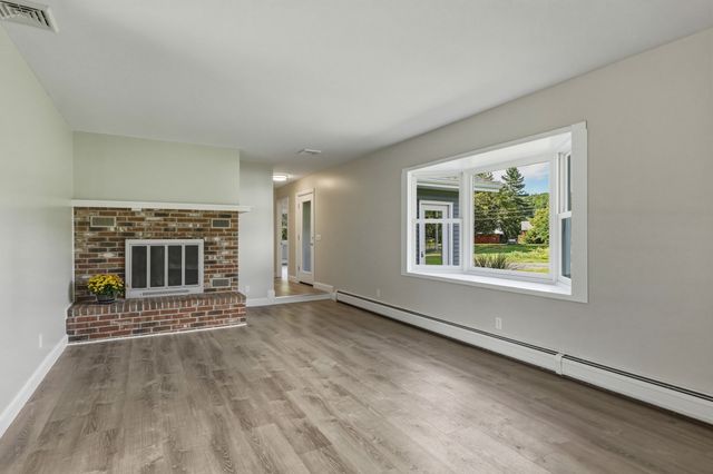 27 Huntington Rd, Hadley, MA 01035