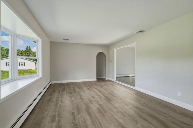 27 Huntington Rd, Hadley, MA 01035