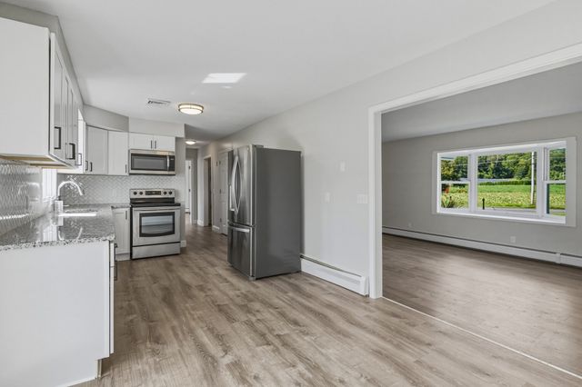 27 Huntington Rd, Hadley, MA 01035