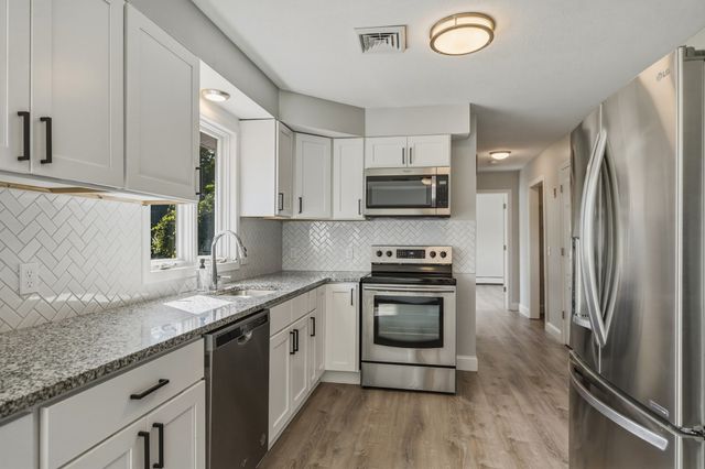 27 Huntington Rd, Hadley, MA 01035