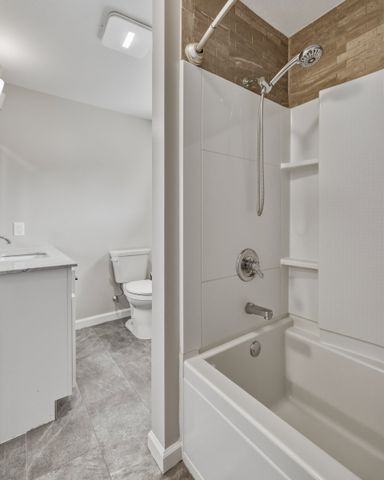 27 Huntington Rd, Hadley, MA 01035