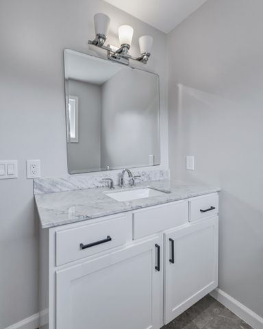 27 Huntington Rd, Hadley, MA 01035
