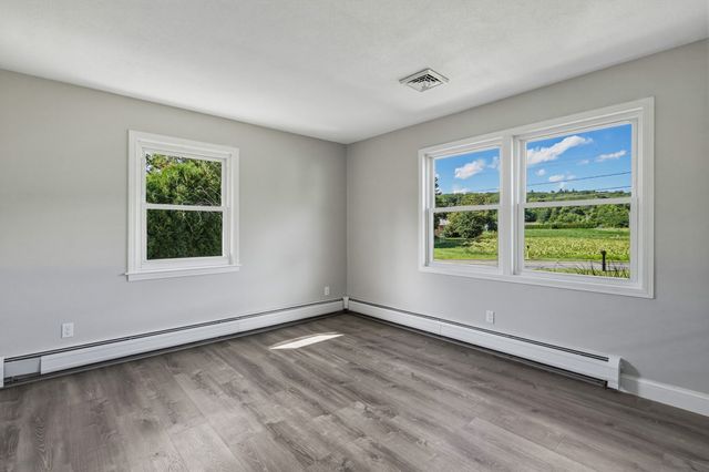 27 Huntington Rd, Hadley, MA 01035