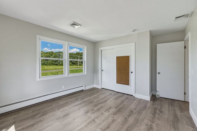 27 Huntington Rd, Hadley, MA 01035
