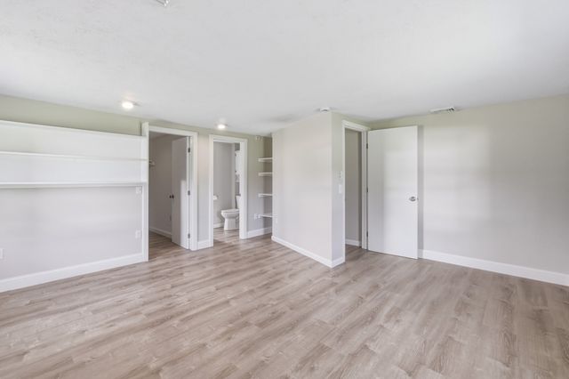 27 Huntington Rd, Hadley, MA 01035