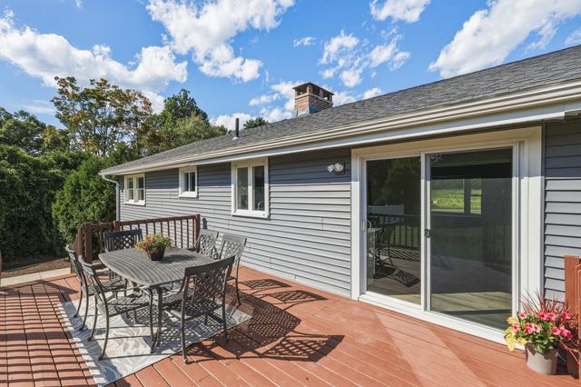 27 Huntington Rd, Hadley, MA 01035