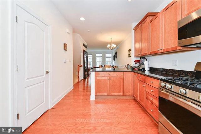 402 N THOMAS ST, Arlington, VA 22203