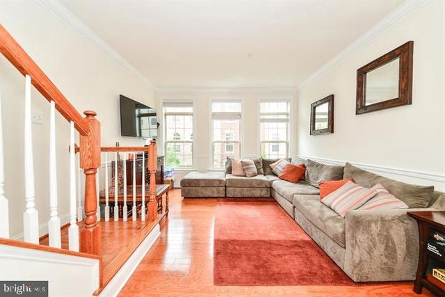 402 N THOMAS ST, Arlington, VA 22203