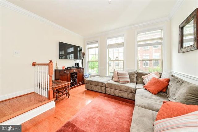 402 N THOMAS ST, Arlington, VA 22203