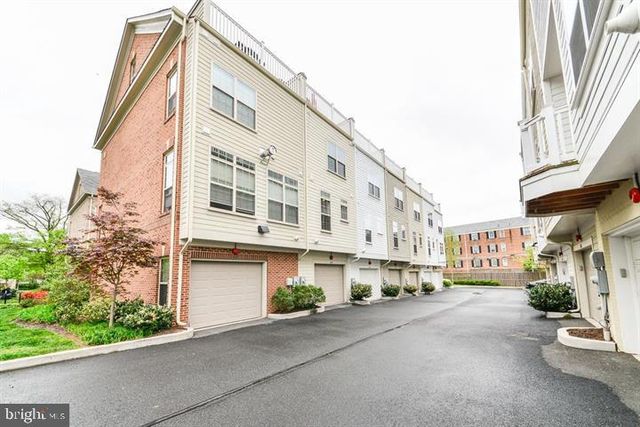 402 N THOMAS ST, Arlington, VA 22203