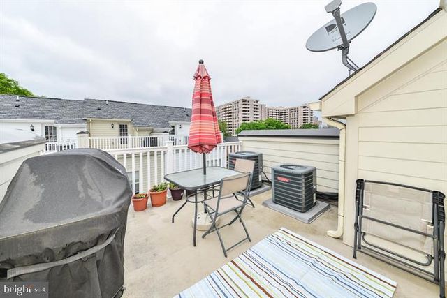 402 N THOMAS ST, Arlington, VA 22203