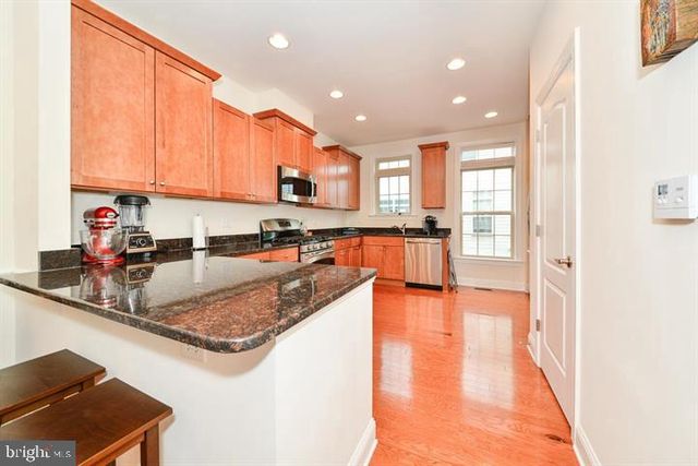 402 N THOMAS ST, Arlington, VA 22203