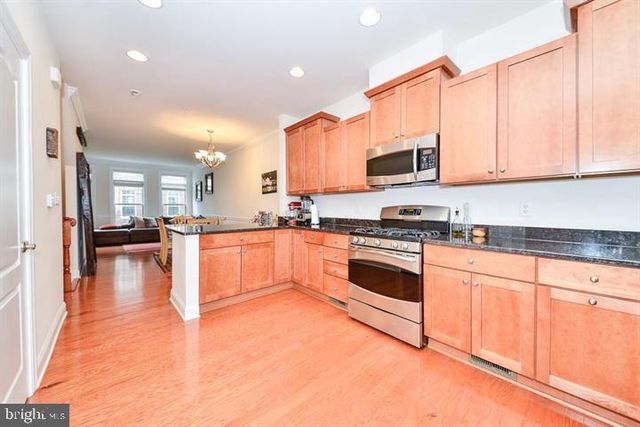 402 N THOMAS ST, Arlington, VA 22203