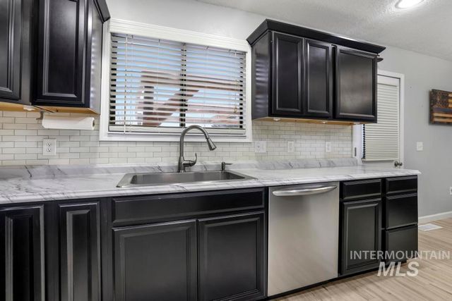 808 Rimview Ln E, Twin Falls, ID 83301