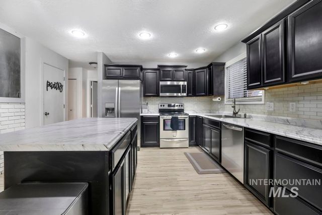 808 Rimview Ln E, Twin Falls, ID 83301