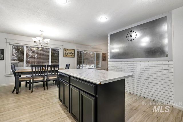 808 Rimview Ln E, Twin Falls, ID 83301