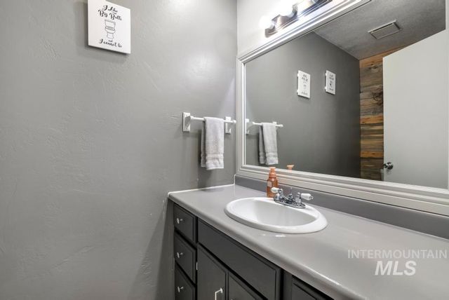 808 Rimview Ln E, Twin Falls, ID 83301