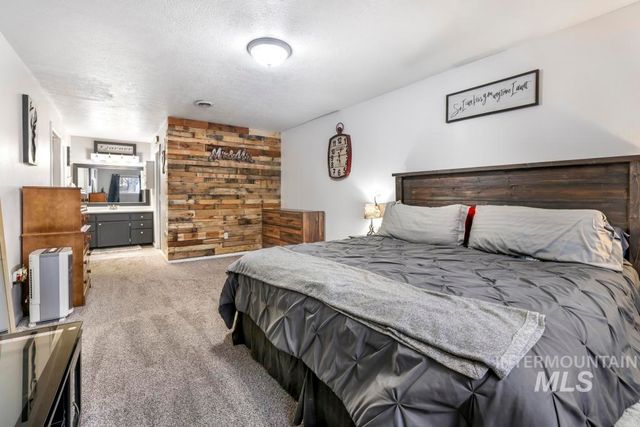 808 Rimview Ln E, Twin Falls, ID 83301