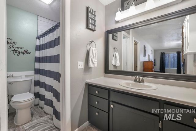 808 Rimview Ln E, Twin Falls, ID 83301