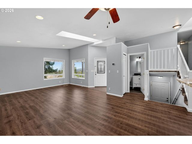 815 S 72ND St, Springfield, OR 97478
