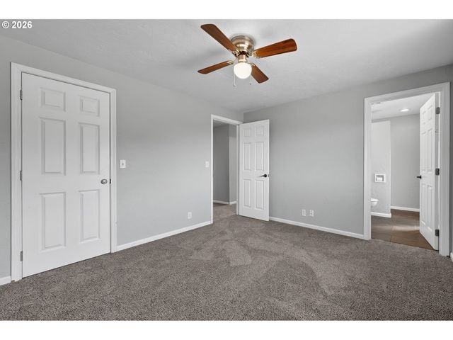 815 S 72ND St, Springfield, OR 97478