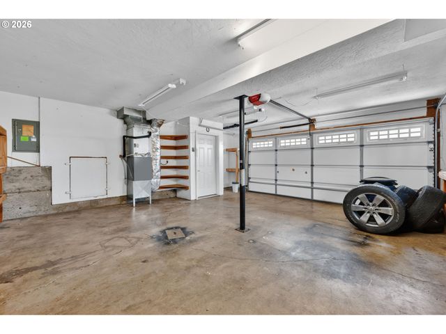 815 S 72ND St, Springfield, OR 97478