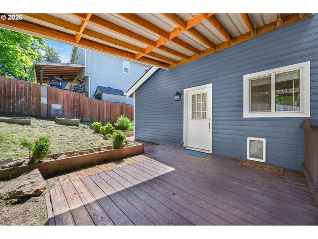 815 S 72ND St, Springfield, OR 97478
