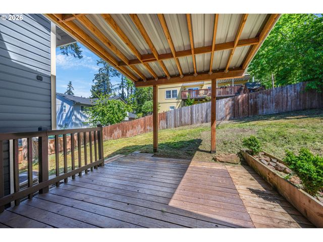 815 S 72ND St, Springfield, OR 97478