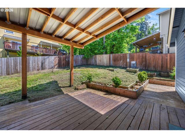 815 S 72ND St, Springfield, OR 97478