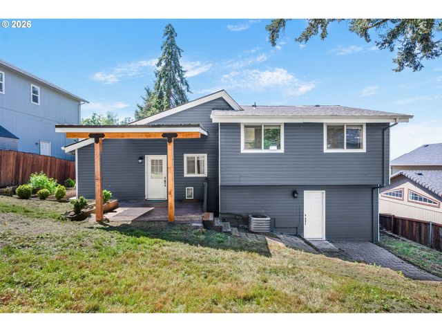 815 S 72ND St, Springfield, OR 97478