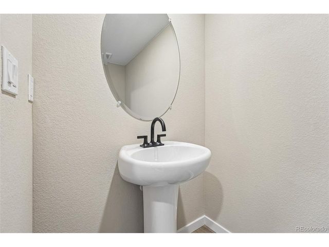 6812 Kendrick Ln, Arvada, CO 80007