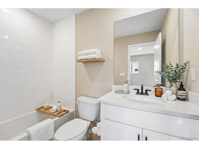 6812 Kendrick Ln, Arvada, CO 80007