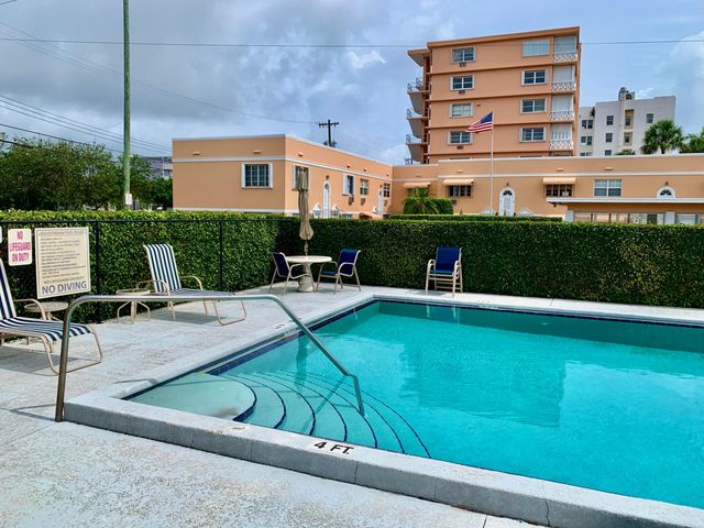 31 S GOLFVIEW Road 14, Lake Worth Beach, FL 33460