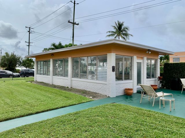 31 S GOLFVIEW Road 14, Lake Worth Beach, FL 33460