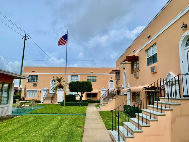 31 S GOLFVIEW Road 14, Lake Worth Beach, FL 33460