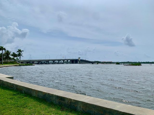 31 S GOLFVIEW Road 14, Lake Worth Beach, FL 33460